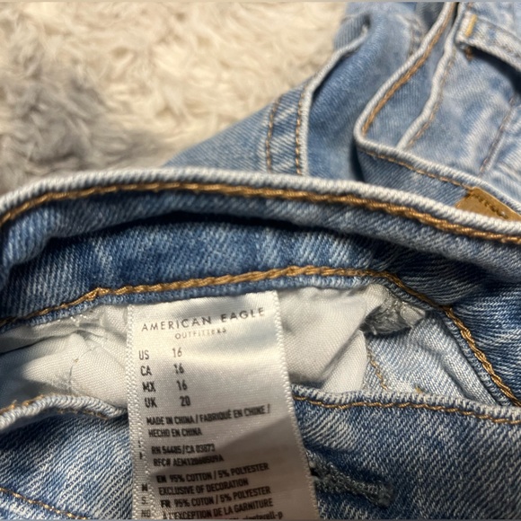 American Eagle Denim Mom Shorts Sz 16 - Picture 6 of 7